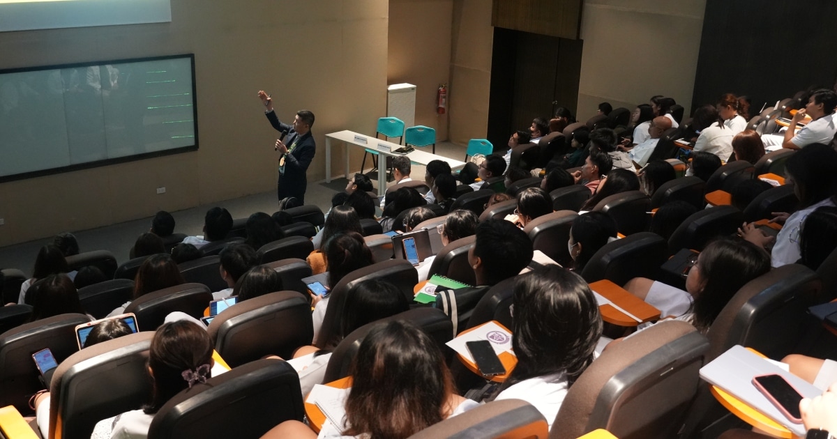 Malaysian pharmacy leader joins OLFU as visiting professor, leads AI lecture
